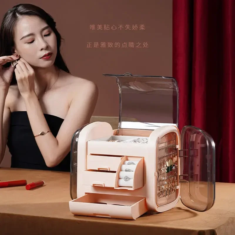حقيبة مستحضرات تجميل فاخرة بإض - مراجعة Luxury Skincare Box وسعره