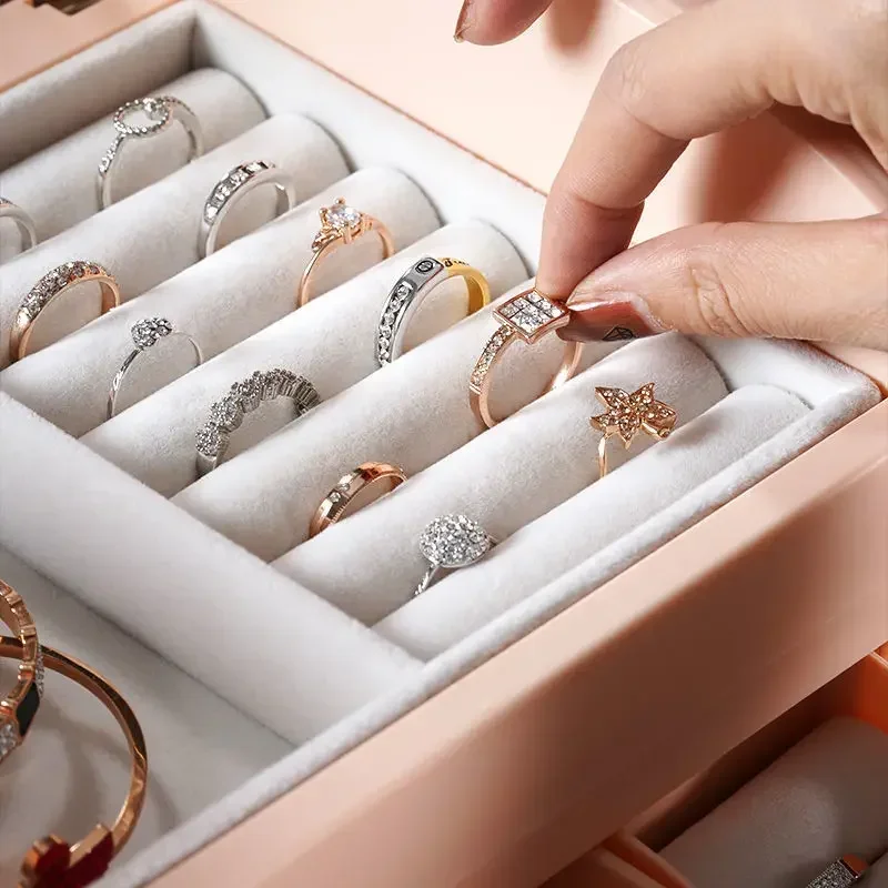 حقيبة مستحضرات تجميل فاخرة بإض - مراجعة Luxury Skincare Box وسعره