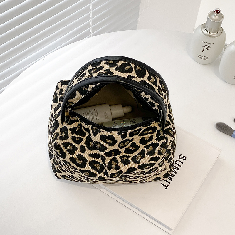 ليوبارد حقيبة مستحضرات تجميل ف - مراجعة Luxury Skincare Box وسعره